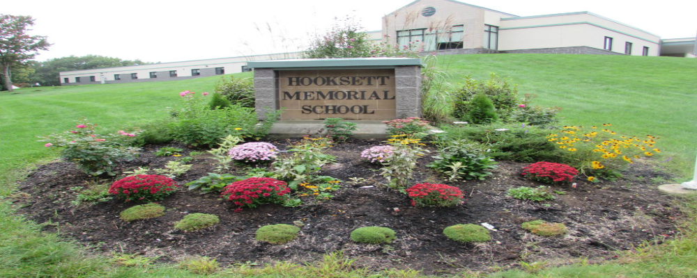 Hooksett Memorial School entrance